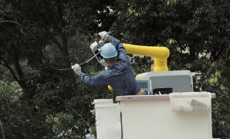 智馭未來，F(xiàn)ANUC工業(yè)協(xié)作機(jī)器人引領(lǐng)電力新一輪變革